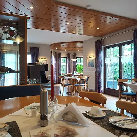Weingut Raevenhof Pensión Ayl